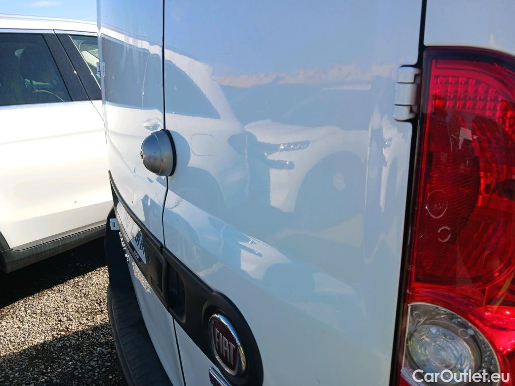  Fiat  Doblo FIAT Doblò Cargo/2015/4P/furgón derivado de turismo Cargo SX 1.3 Mjet 70 kW (95 CV) #40