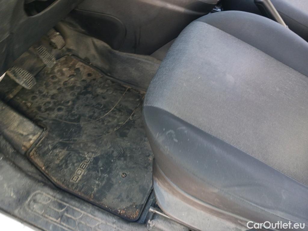  Fiat  Doblo FIAT Doblò Cargo/2015/4P/furgón derivado de turismo Cargo SX 1.3 Mjet 70 kW (95 CV) #16