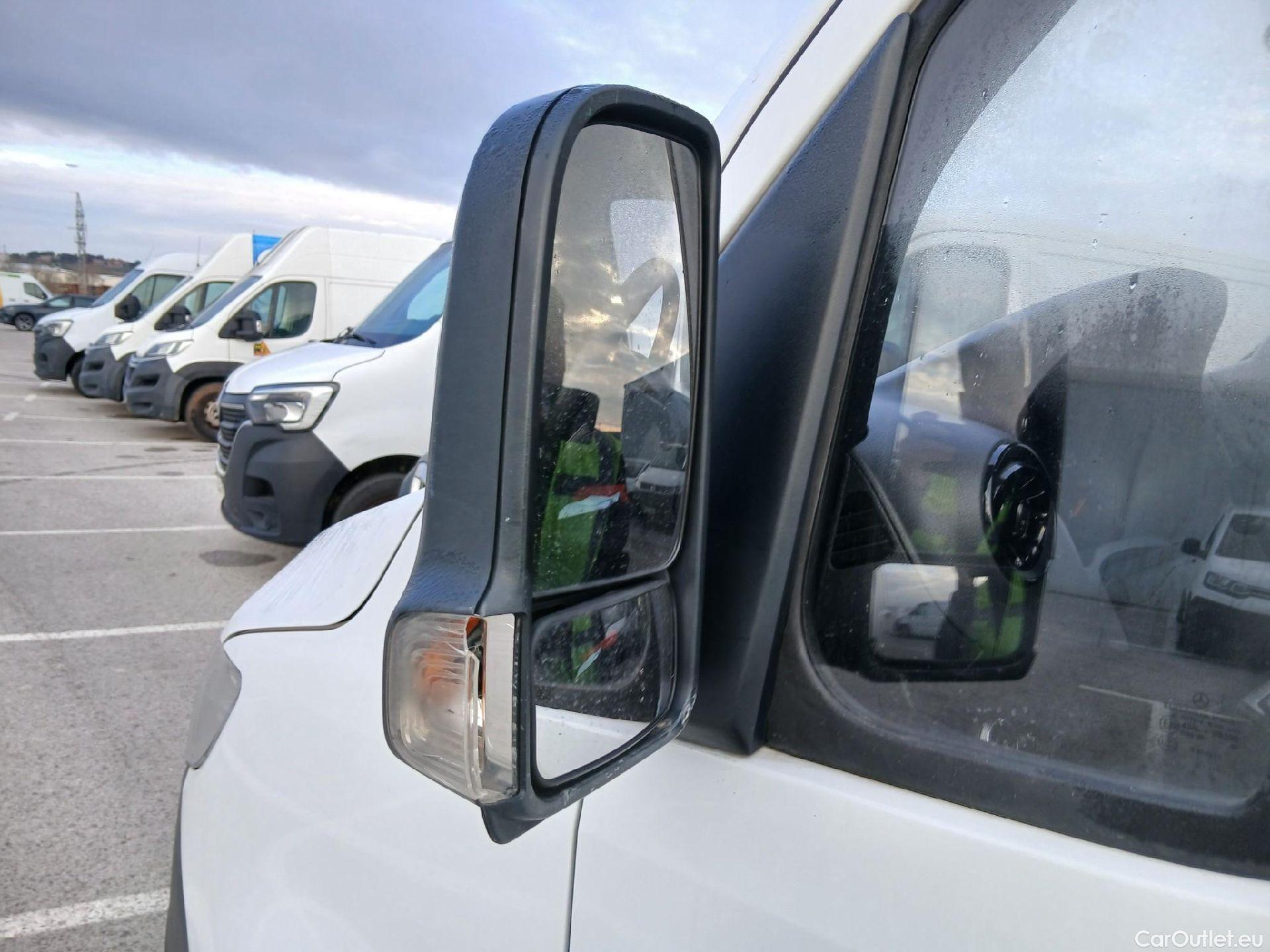  Mercedes  Sprinter MERCEDES-BENZ  / 2018 / 4P / furgón 314 CDI MEDIO 3.5T T. ALTO #26