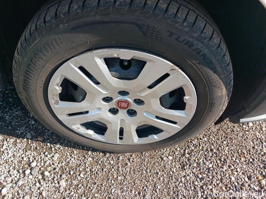  Fiat  Doblo FIAT Doblò Cargo/2015/4P/furgón derivado de turismo Cargo SX 1.3 Mjet 70 kW (95 CV) #38