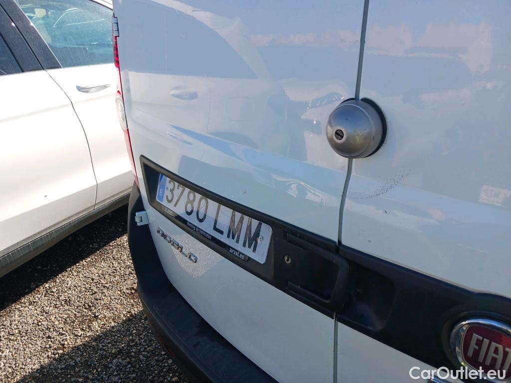  Fiat  Doblo FIAT Doblò Cargo/2015/4P/furgón derivado de turismo Cargo SX 1.3 Mjet 70 kW (95 CV) #5