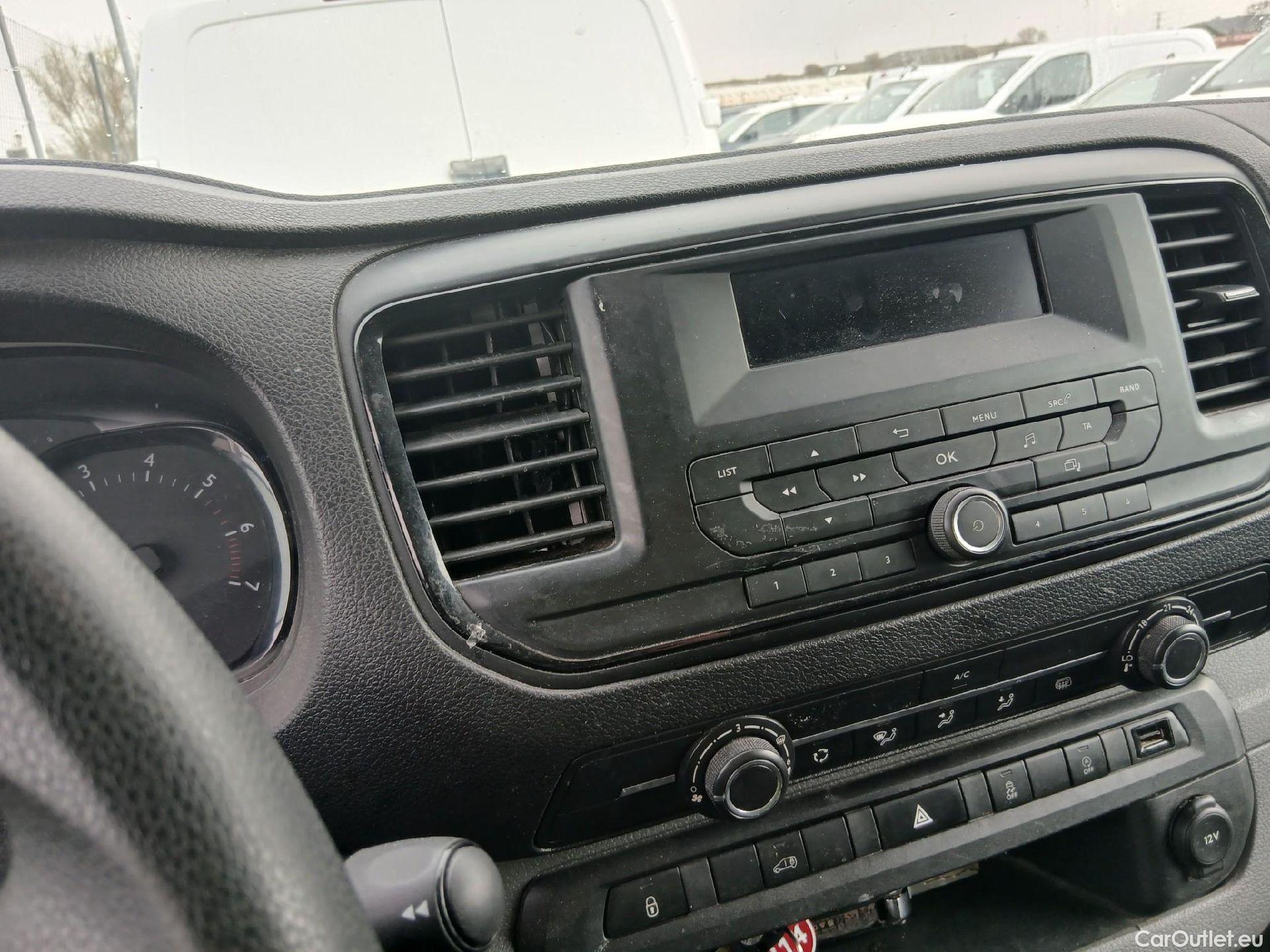  Opel  Vivaro OPEL  / 2019 / 4P / furgón 1.5 Diésel 74kW (100CV) M Std Express #50