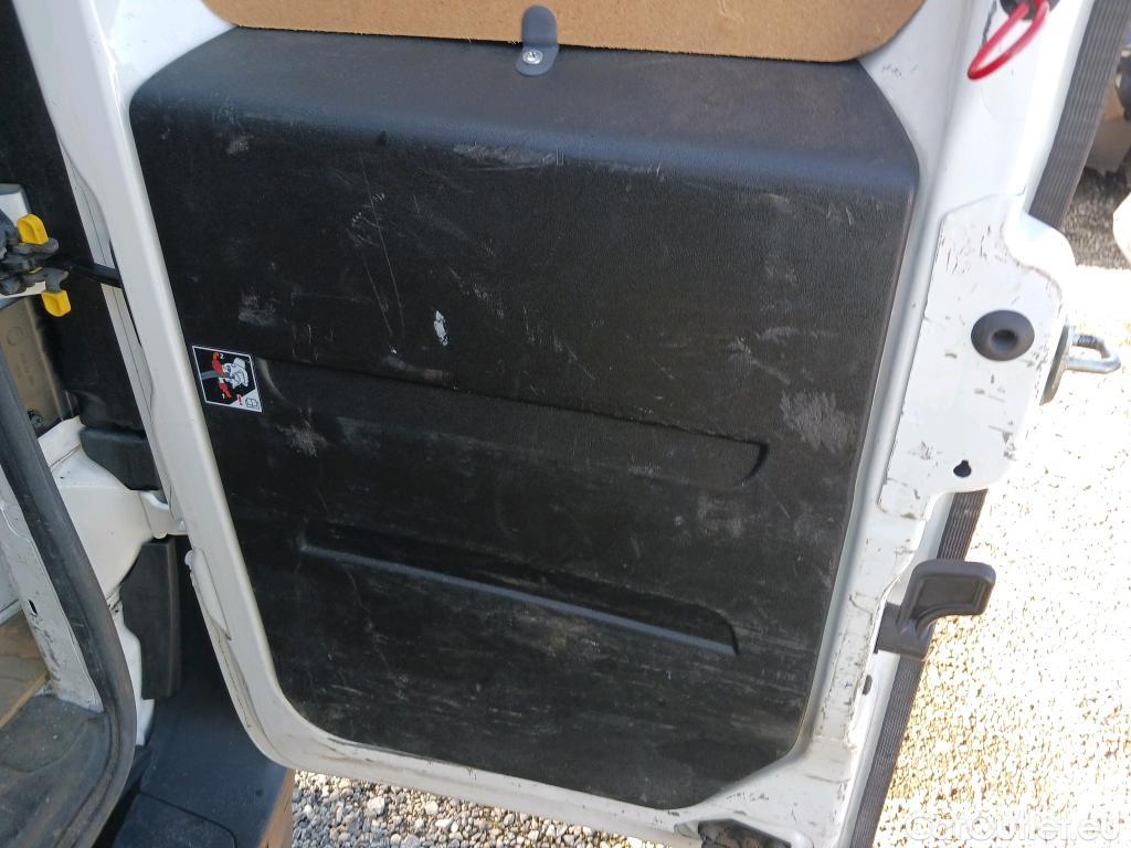  Fiat  Doblo FIAT Doblò Cargo/2015/4P/furgón derivado de turismo Cargo SX 1.3 Mjet 70 kW (95 CV) #26