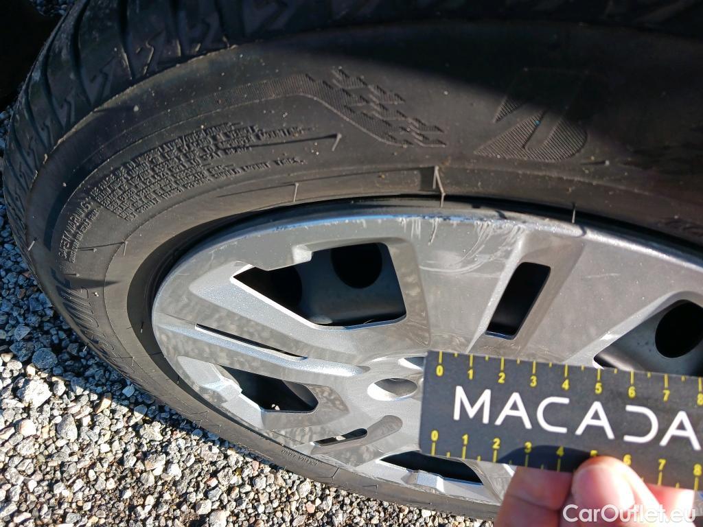  Fiat  Doblo FIAT Doblò Cargo/2015/4P/furgón derivado de turismo Cargo SX 1.3 Mjet 70 kW (95 CV) #33