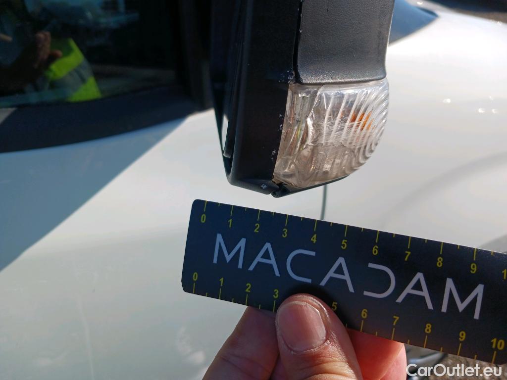  Fiat  Doblo FIAT Doblò Cargo/2015/4P/furgón derivado de turismo Cargo SX 1.3 Mjet 70 kW (95 CV) #31