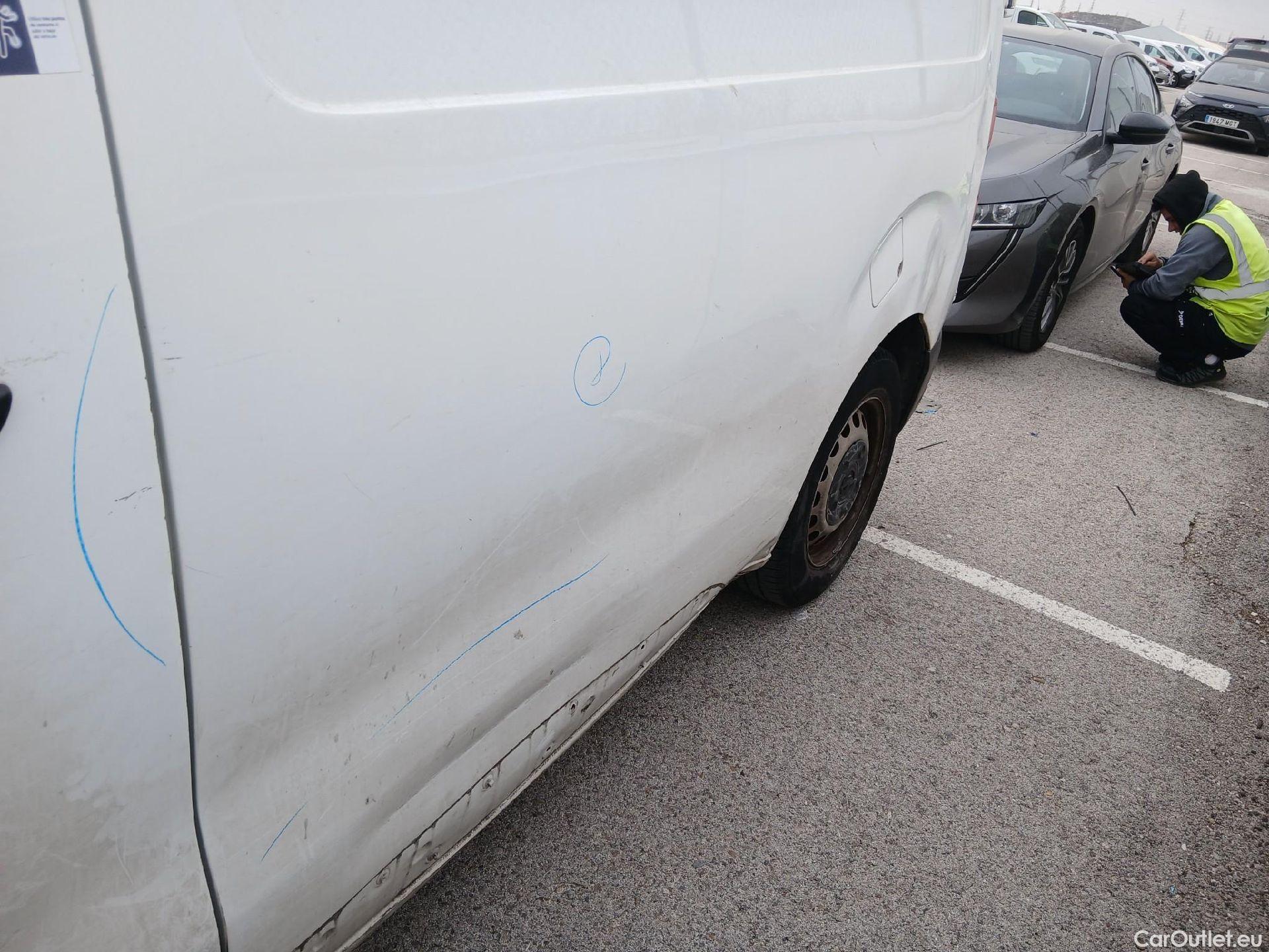  Opel  Vivaro OPEL  / 2019 / 4P / furgón 1.5 Diésel 74kW (100CV) M Std Express #22