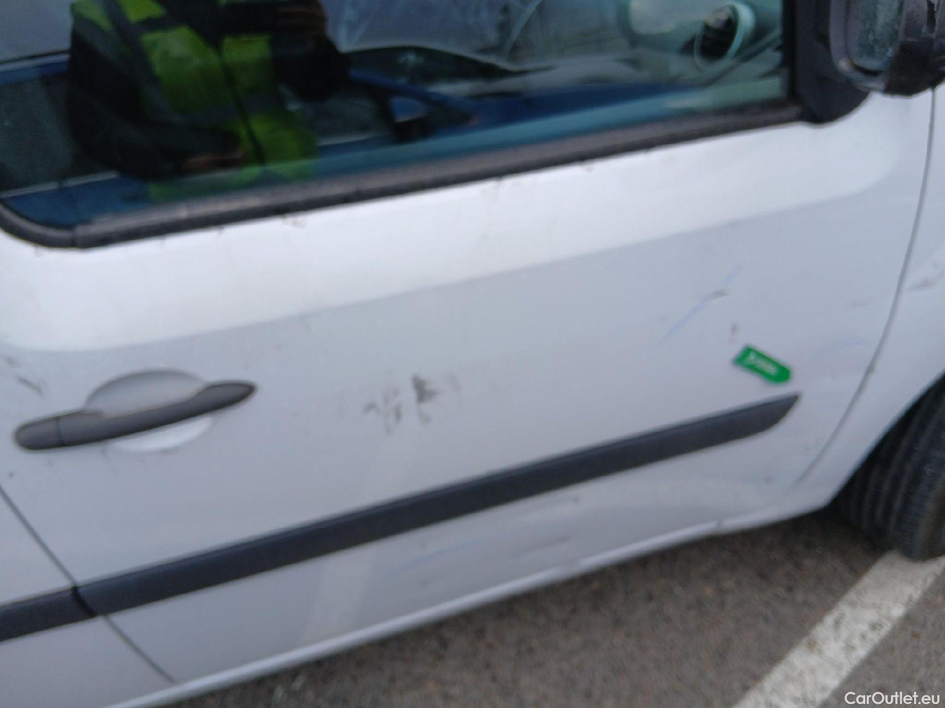  Renault  Kangoo RENAULT  Furgón/2013/3P/furgón derivado de turismo Profesional dCi 55 kW (75 CV) #32