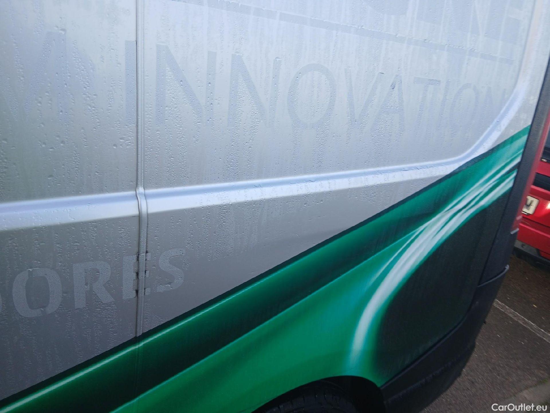  Renault  Trafic RENAULT  / 2019 / 4P / furgón Furgón 27 L1H1 Energy BluedCi 88 kW #18