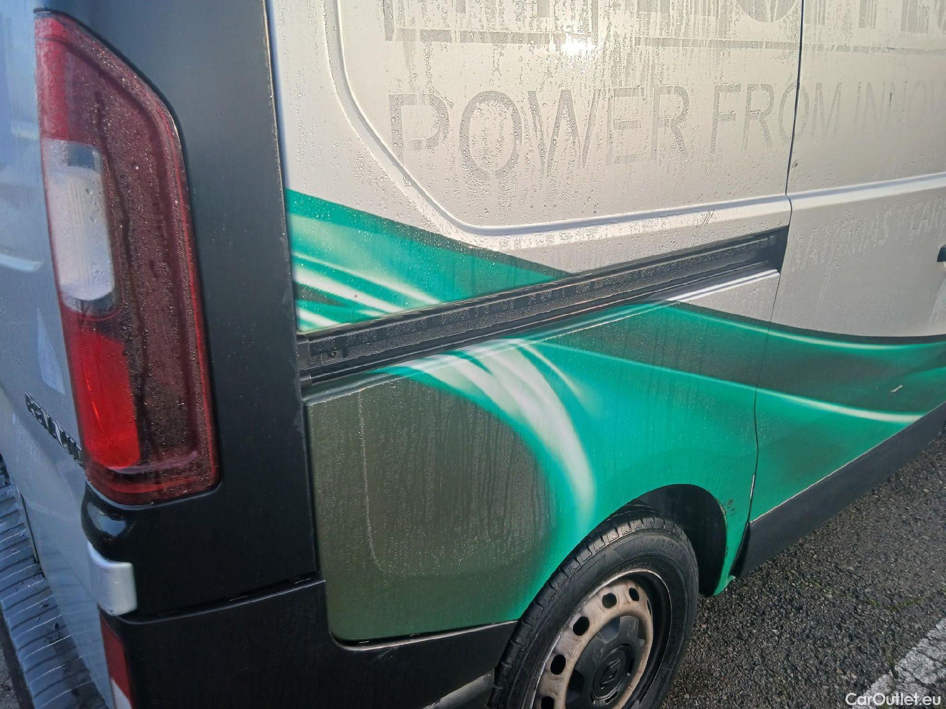  Renault  Trafic RENAULT  / 2019 / 4P / furgón Furgón 27 L1H1 Energy BluedCi 88 kW #36