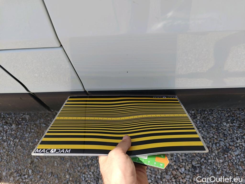  Renault  Trafic RENAULT  / 2019 / 4P / furgón Furgón 27 L1H1 Energy BluedCi 88 kW #21