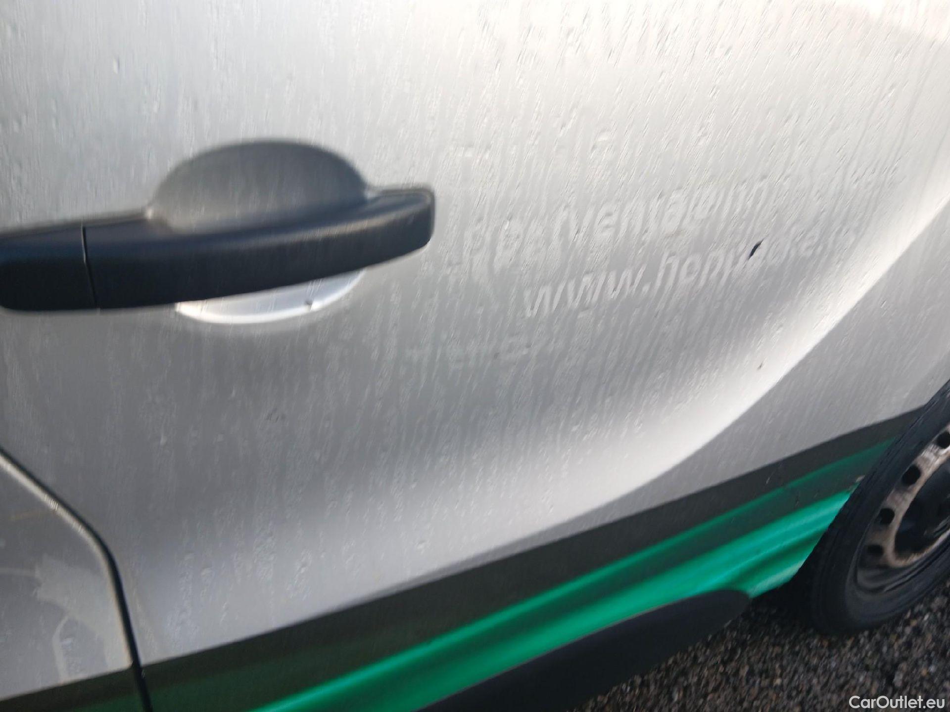  Renault  Trafic RENAULT  / 2019 / 4P / furgón Furgón 27 L1H1 Energy BluedCi 88 kW #49