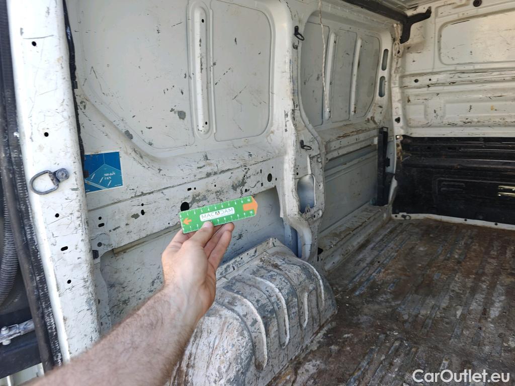  Renault  Trafic RENAULT  / 2019 / 4P / furgón Furgón 27 L1H1 Energy BluedCi 88 kW #3