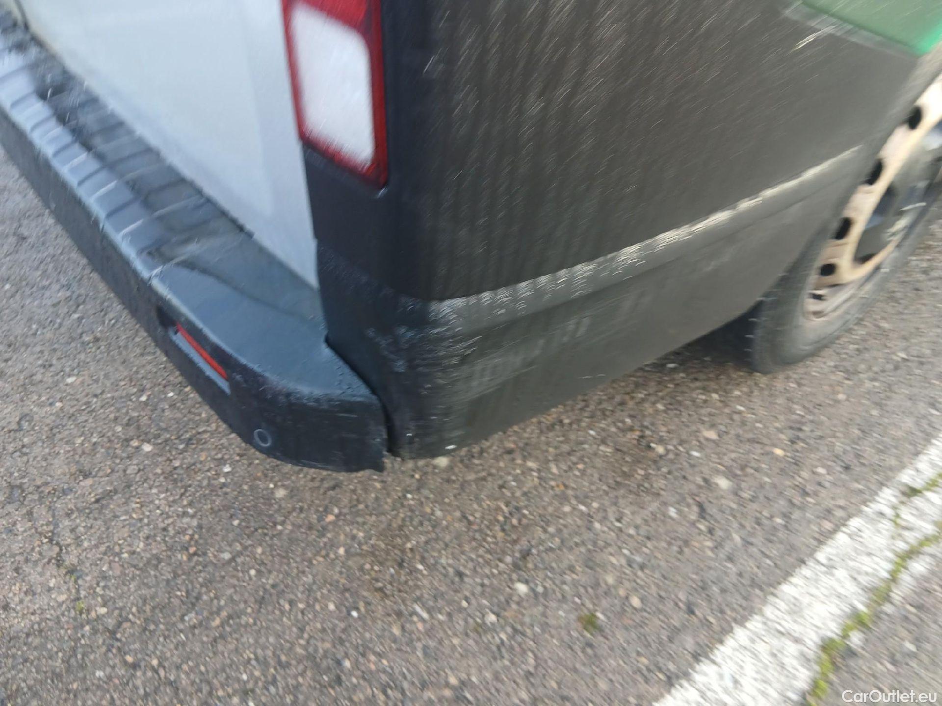  Renault  Trafic RENAULT  / 2019 / 4P / furgón Furgón 27 L1H1 Energy BluedCi 88 kW #35