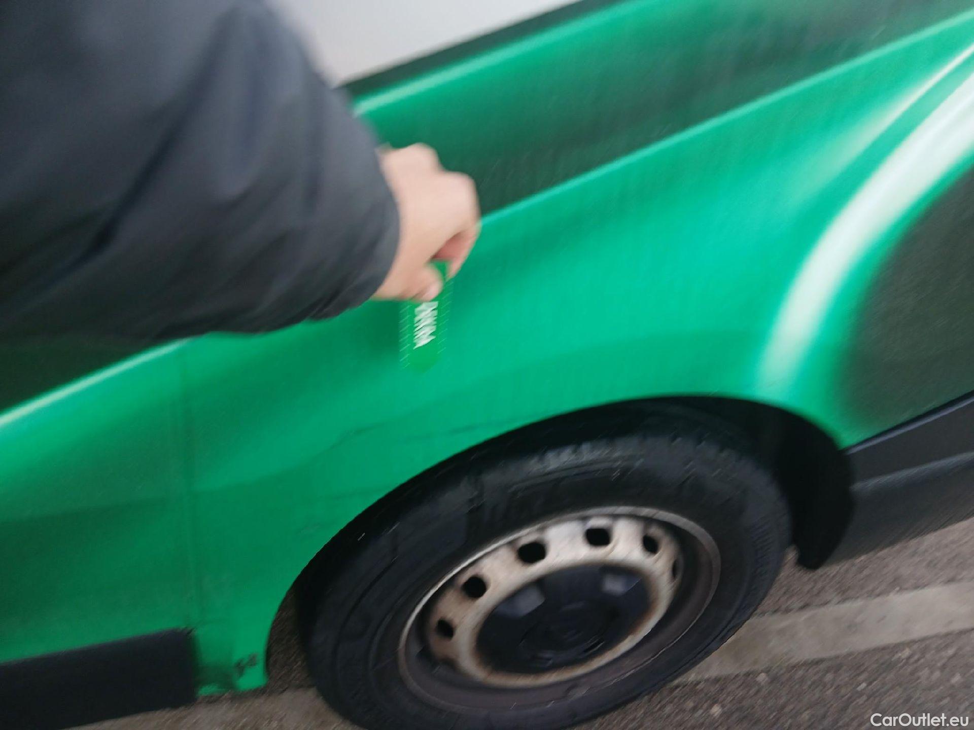  Renault  Trafic RENAULT  / 2019 / 4P / furgón Furgón 27 L1H1 Energy BluedCi 88 kW #17