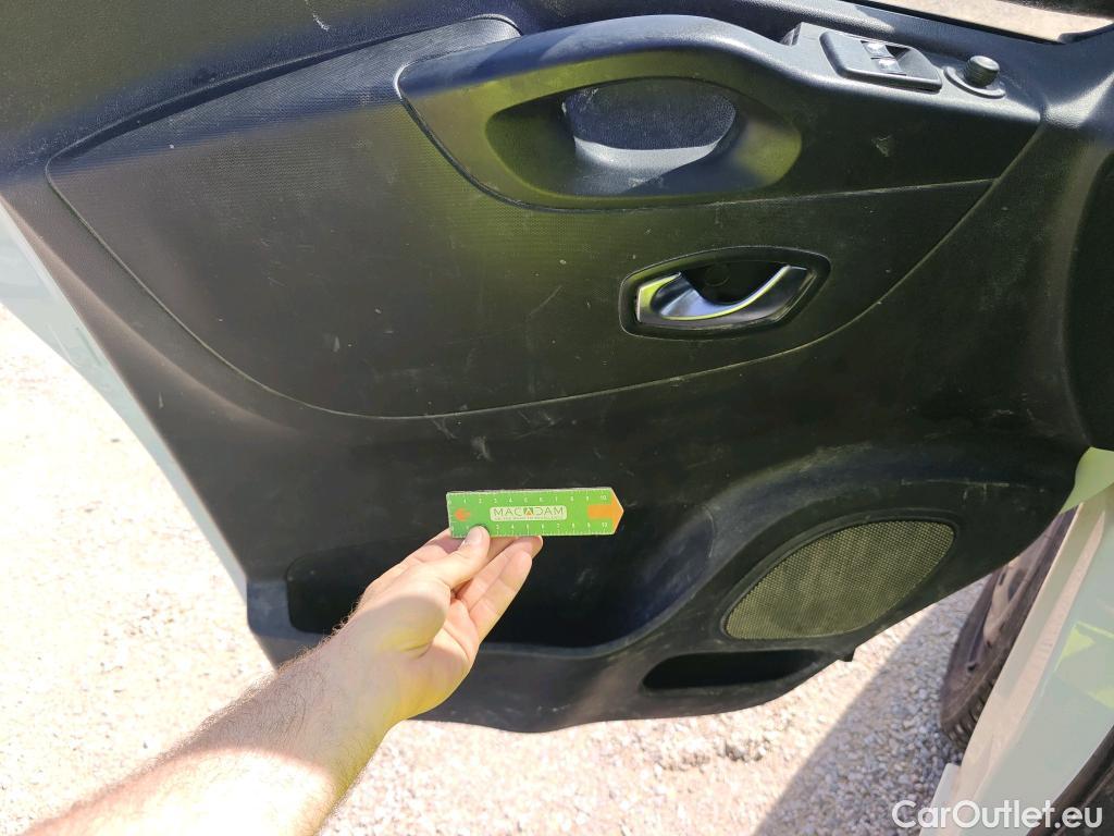  Renault  Trafic RENAULT  / 2019 / 4P / furgón Furgón 27 L1H1 Energy BluedCi 88 kW #86