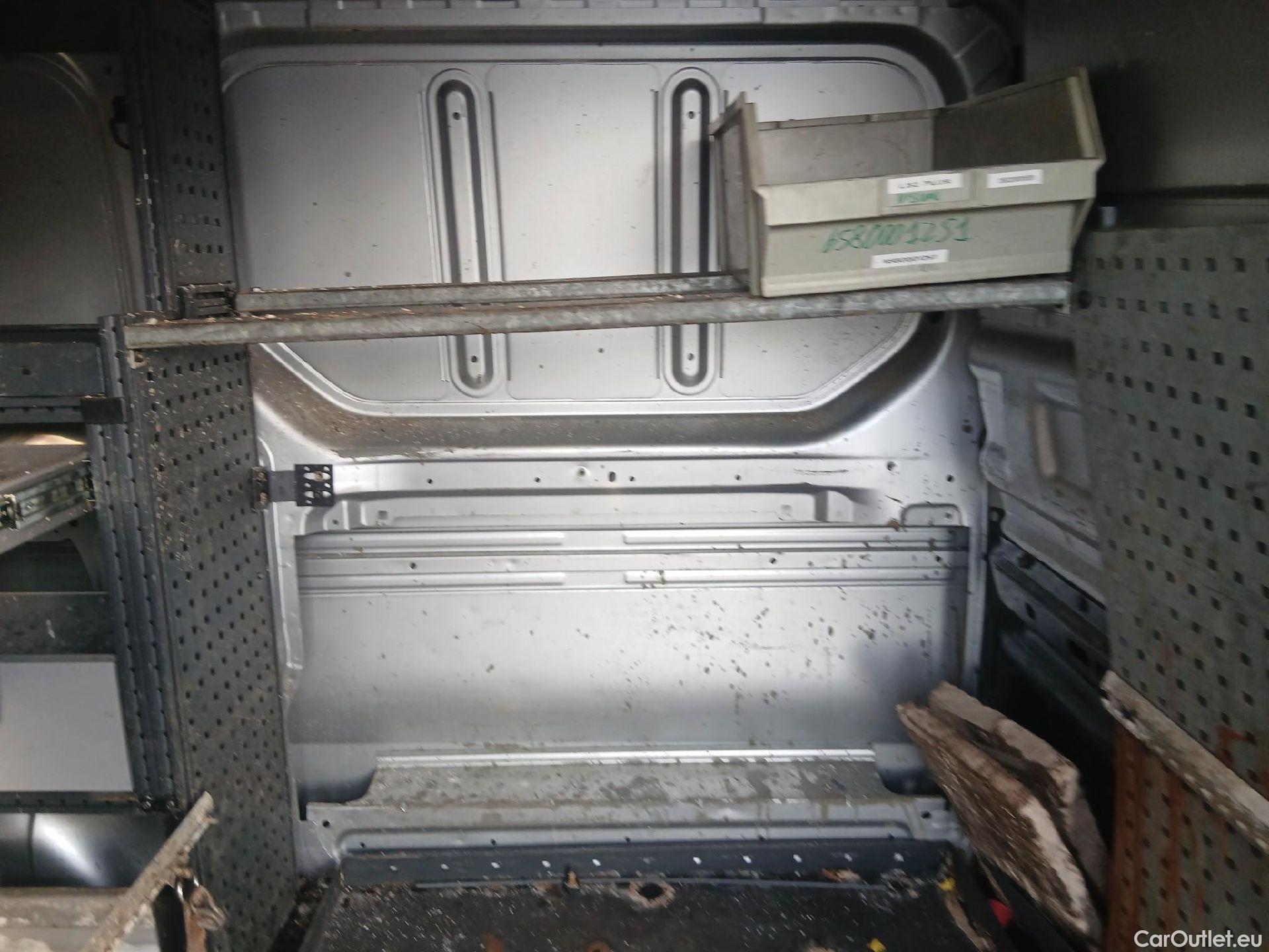  Renault  Trafic RENAULT  / 2019 / 4P / furgón Furgón 27 L1H1 Energy BluedCi 88 kW #59