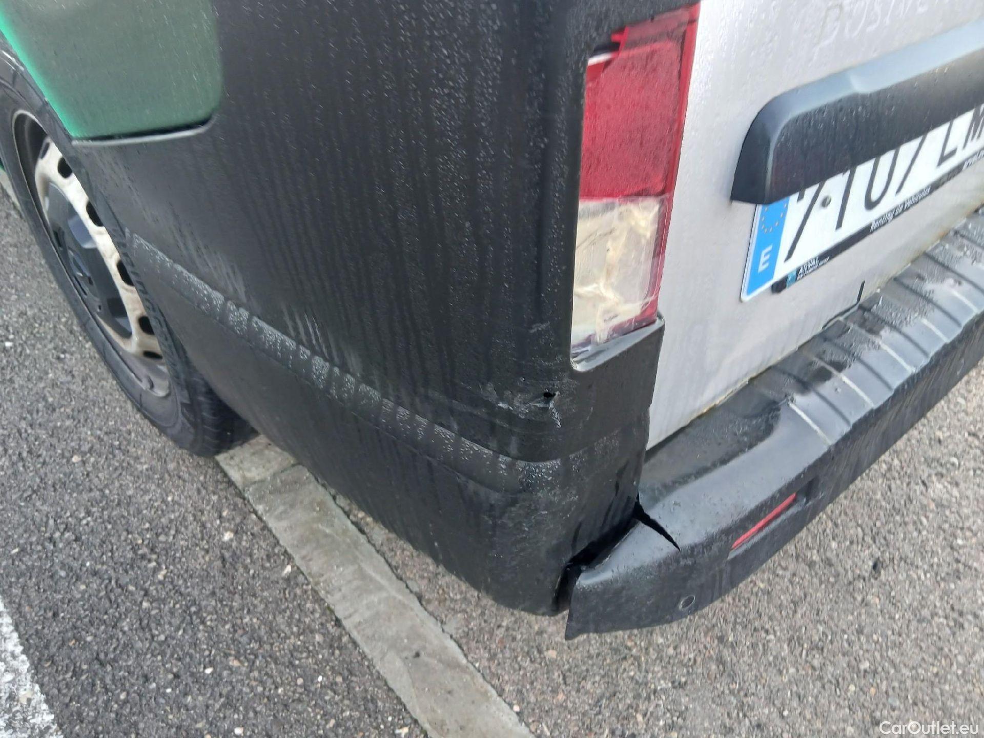  Renault  Trafic RENAULT  / 2019 / 4P / furgón Furgón 27 L1H1 Energy BluedCi 88 kW #23