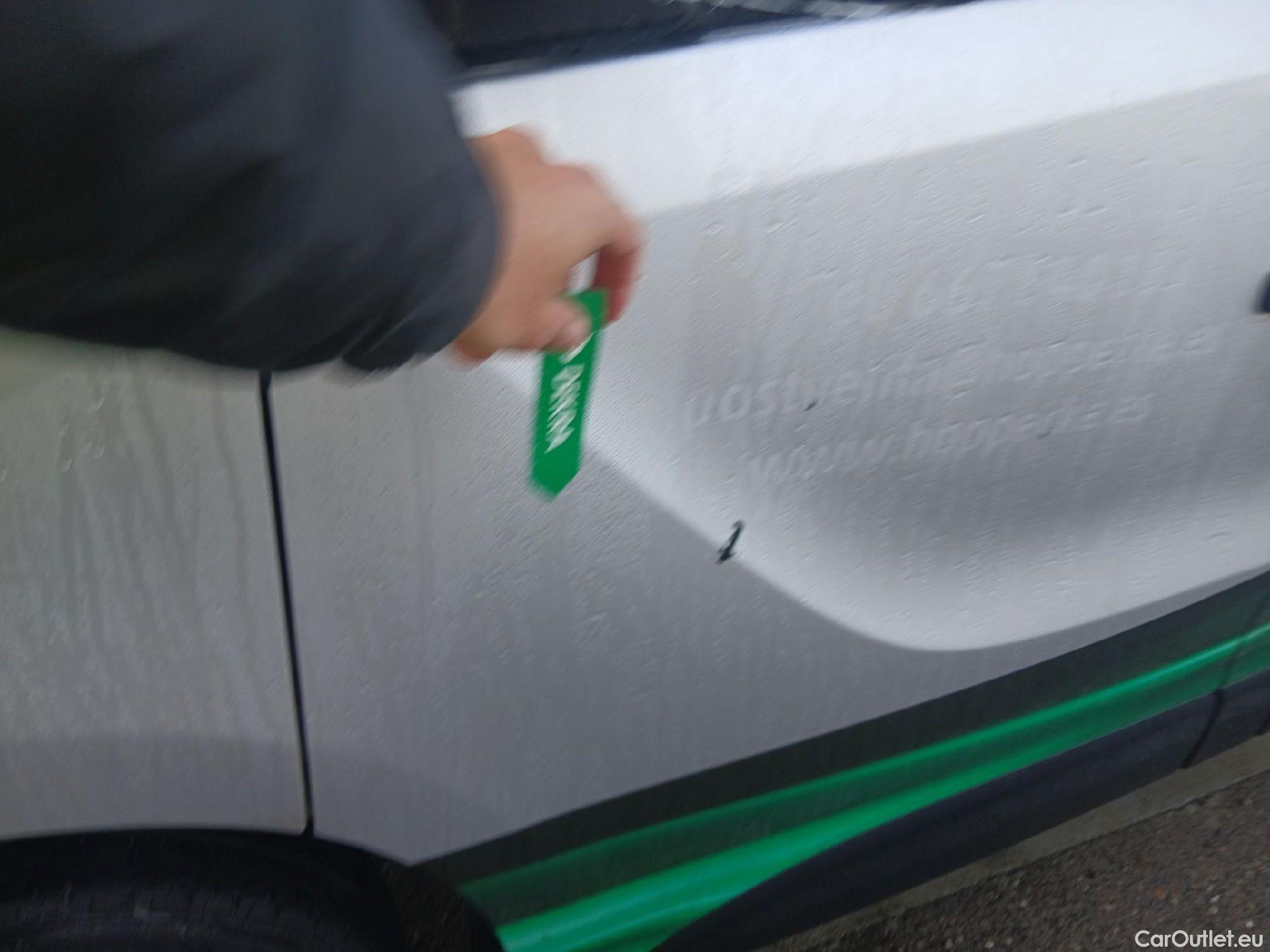  Renault  Trafic RENAULT  / 2019 / 4P / furgón Furgón 27 L1H1 Energy BluedCi 88 kW #13