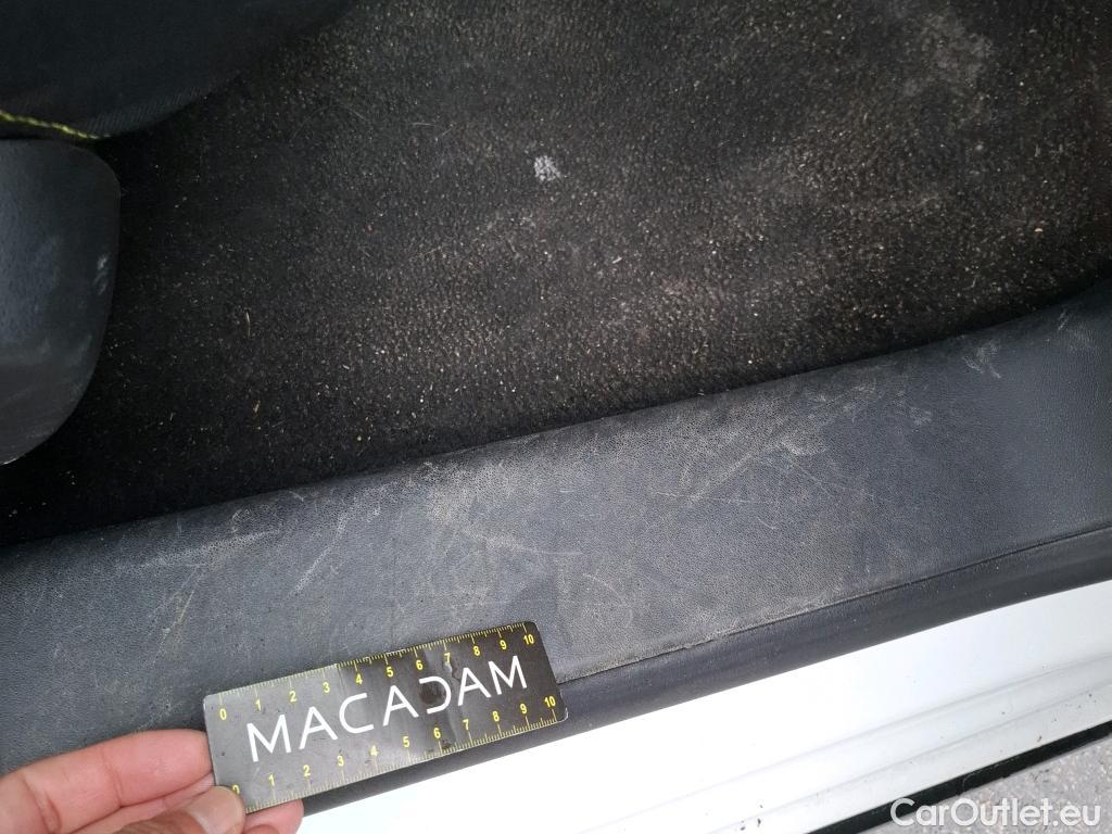  Citroen  C3 CITROEN  / 2016 / 5P / Berline PureTech 110 S&S BVM6 Feel #4