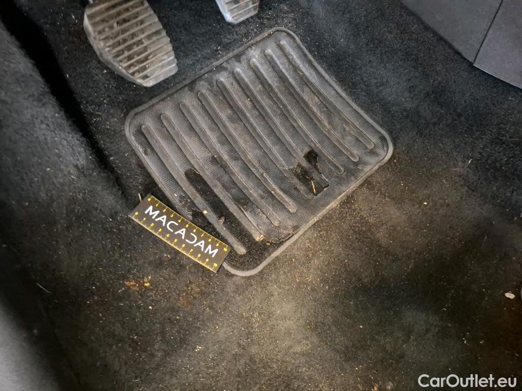  Peugeot  208  Allure Business 1.2 PureTech 110CV BVM6 E6dT #1