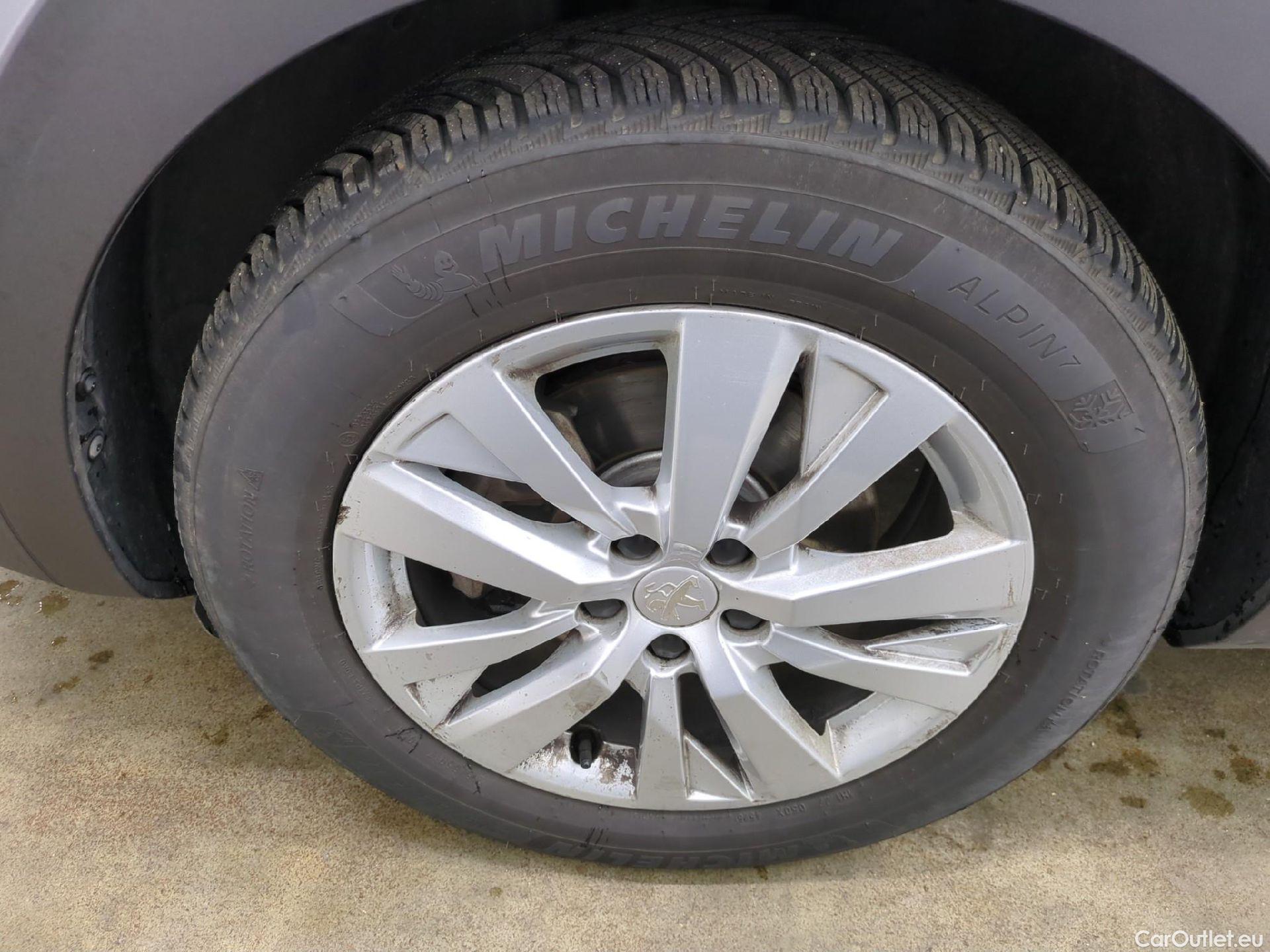  Peugeot  3008  Active Pack 1.2 PureTech 130CV BVA8 E6d #13