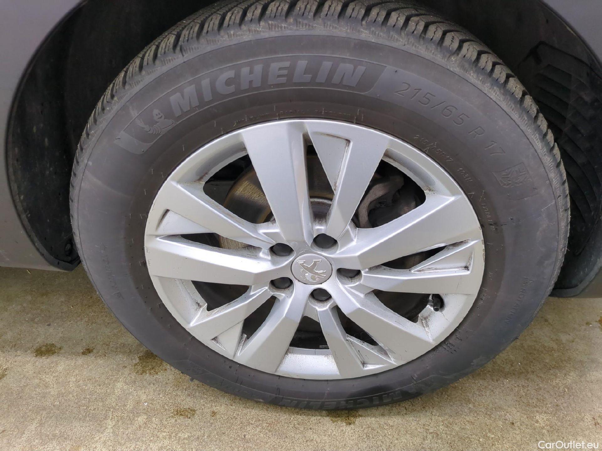  Peugeot  3008  Active Pack 1.2 PureTech 130CV BVA8 E6d #10