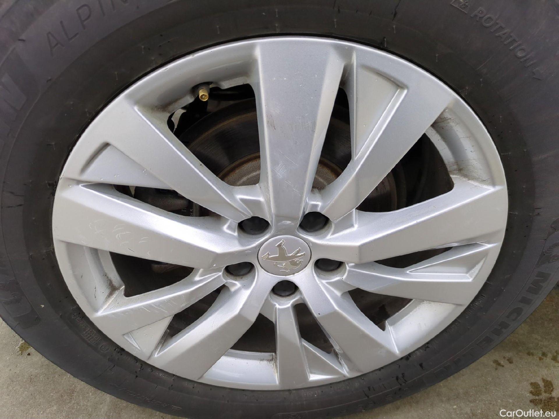  Peugeot  3008  Active Pack 1.2 PureTech 130CV BVA8 E6d #19