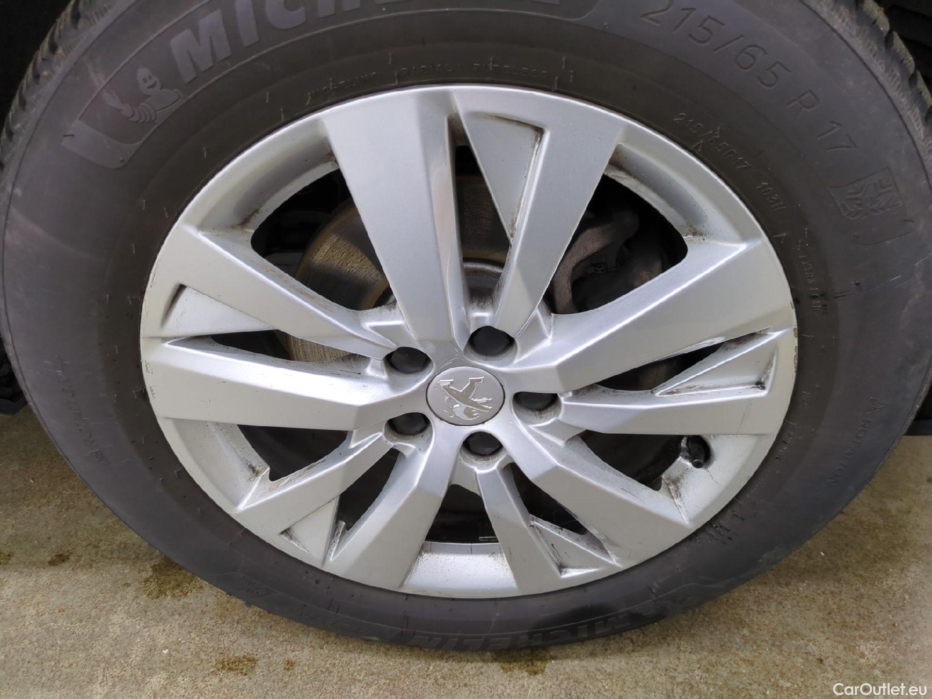  Peugeot  3008  Active Pack 1.2 PureTech 130CV BVA8 E6d #11