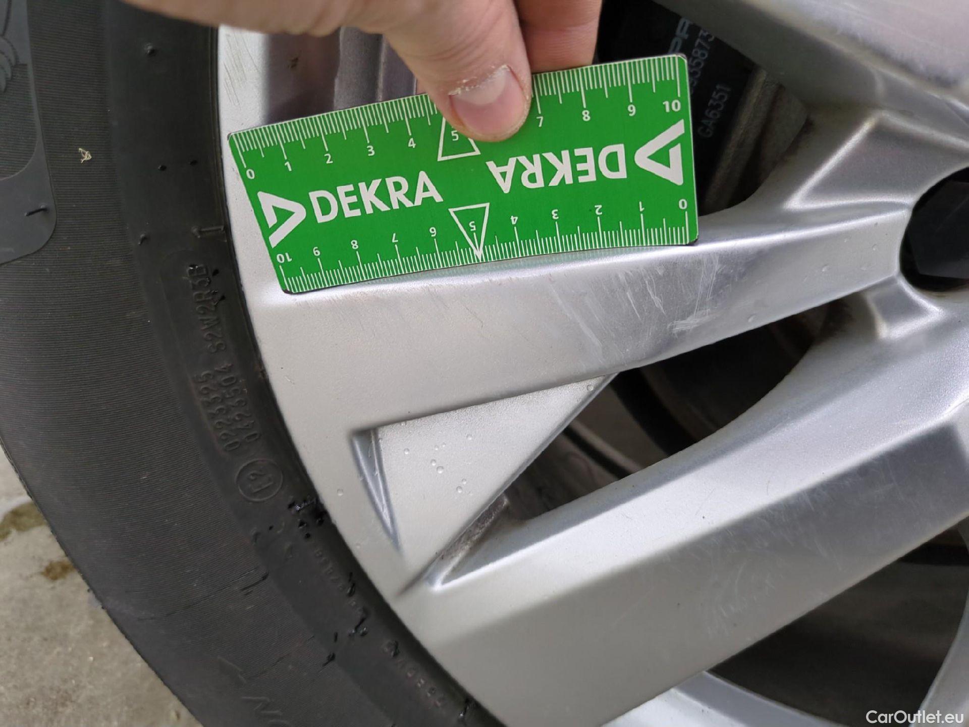  Peugeot  3008  Active Pack 1.2 PureTech 130CV BVA8 E6d #18