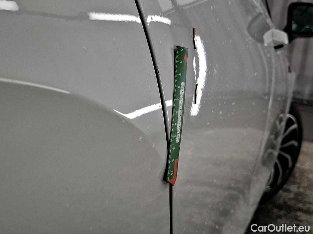  Volkswagen  Golf  VOLKSWAGEN / 2020 / 5P / Berline 1.5 eTSI OPF 150 DSG7 Style #13