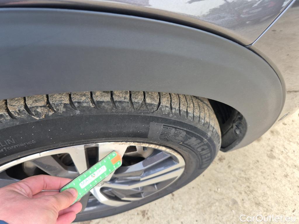  Peugeot  3008 PEUGEOT  Hybrid / 2020 / 5P / todoterreno 225 e-EAT8 Allure (AC2) #9