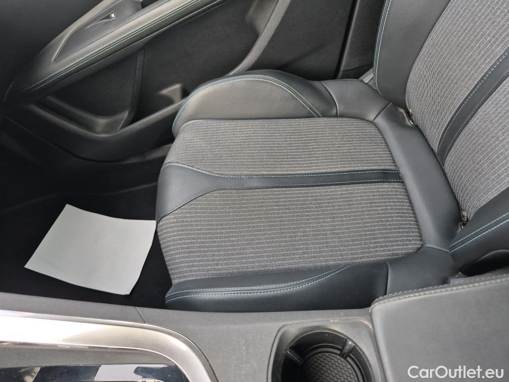  Peugeot  3008 PEUGEOT  Hybrid / 2020 / 5P / todoterreno 225 e-EAT8 Allure (AC2) #29