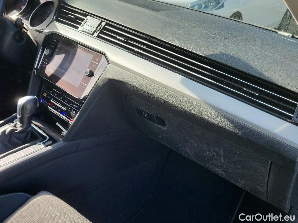  Volkswagen  Passat VOLKSWAGEN  / 2019 / 5P / familiar Variant Executive 2.0 TDI 110kW DSG #25