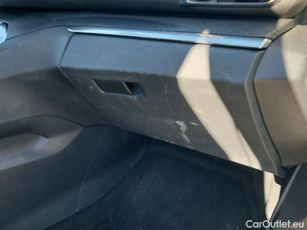  Peugeot  3008 PEUGEOT  / 2016 / 5P / todoterreno 1.5 BlueHDi 96kW (130CV) S&S Active (AC) #23