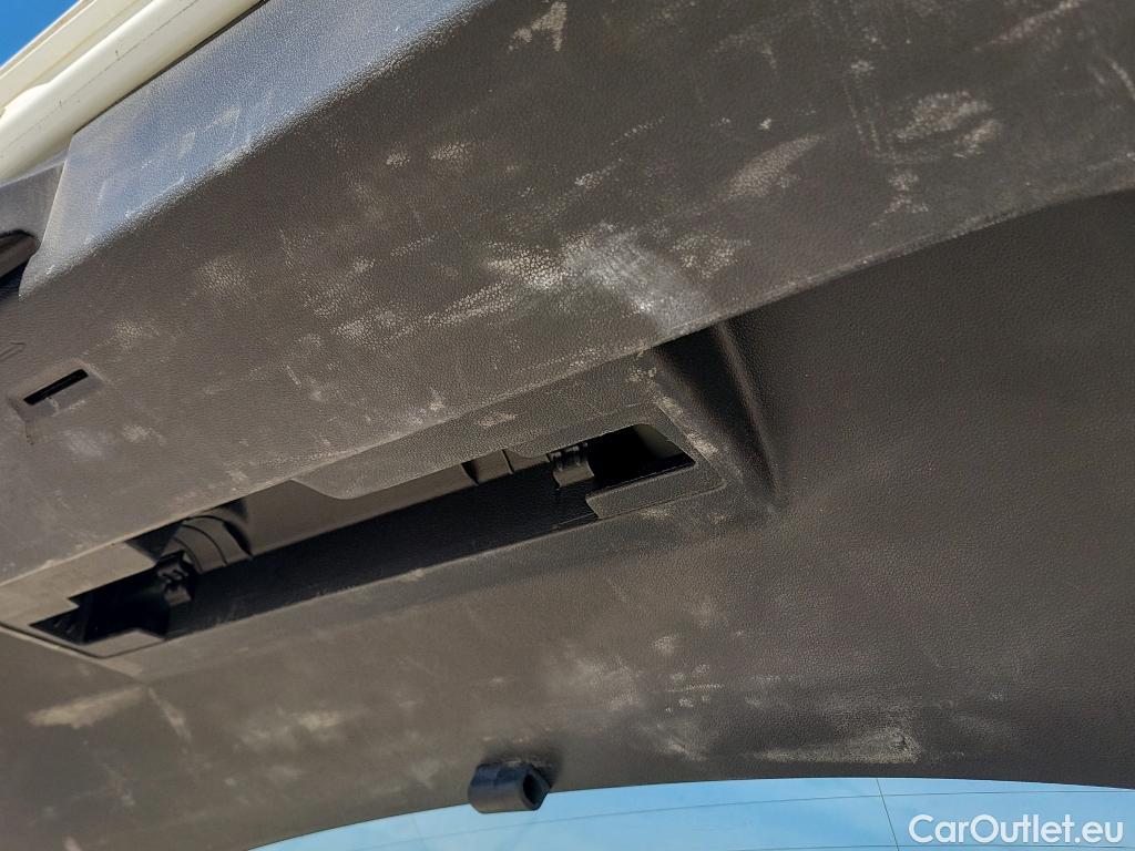  Volkswagen  Golf  VOLKSWAGEN / 2020 / 5P / berlina con portón Life 1.0 eTSI 81kW (110CV) DSG #10