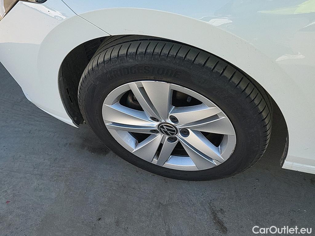  Volkswagen  Golf  VOLKSWAGEN / 2020 / 5P / berlina con portón Life 1.0 eTSI 81kW (110CV) DSG #4