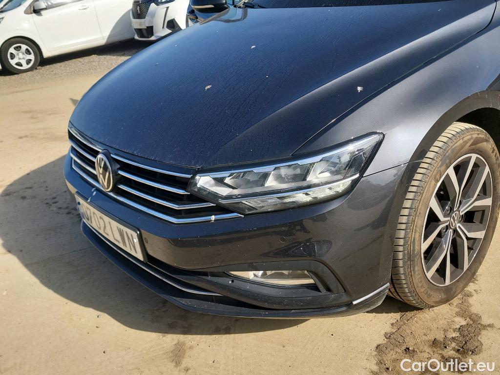  Volkswagen  Passat VOLKSWAGEN  / 2019 / 5P / familiar Variant Executive 2.0 TDI 110kW DSG #17