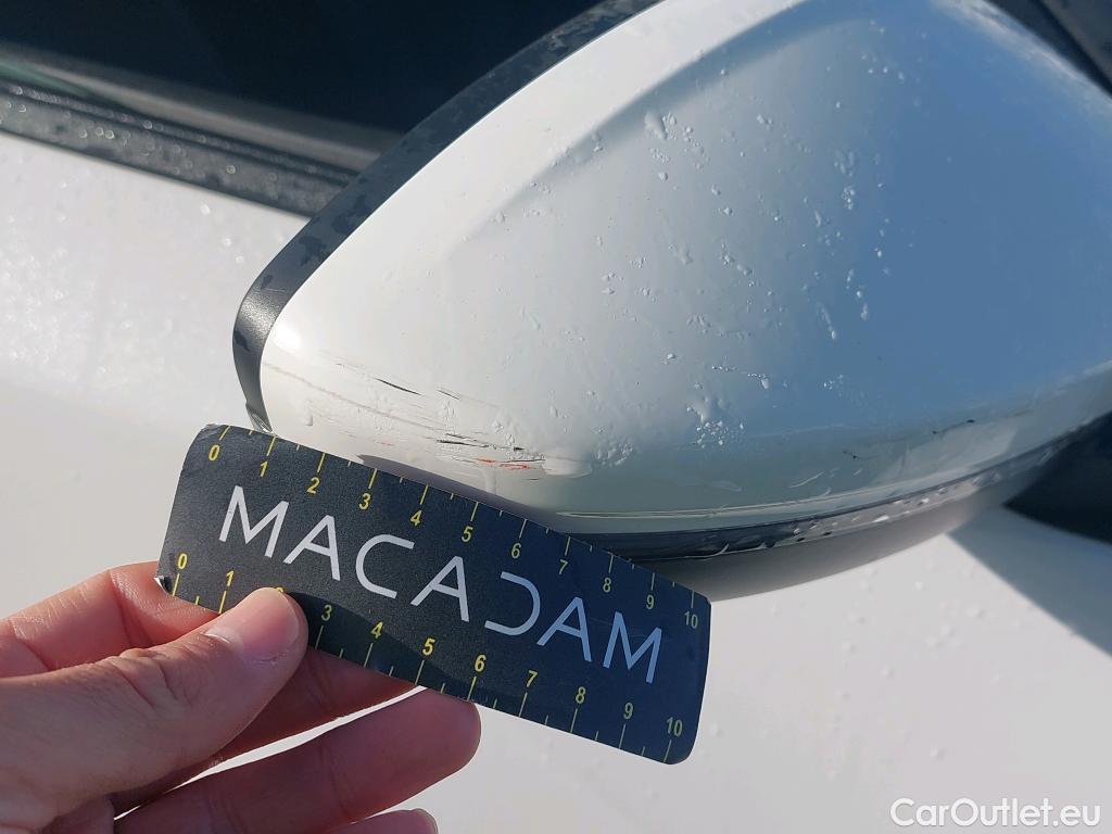  Peugeot  2008 PEUGEOT  / 2019 / 5P / todoterreno Allure BlueHDI 81kW (110CV) #21