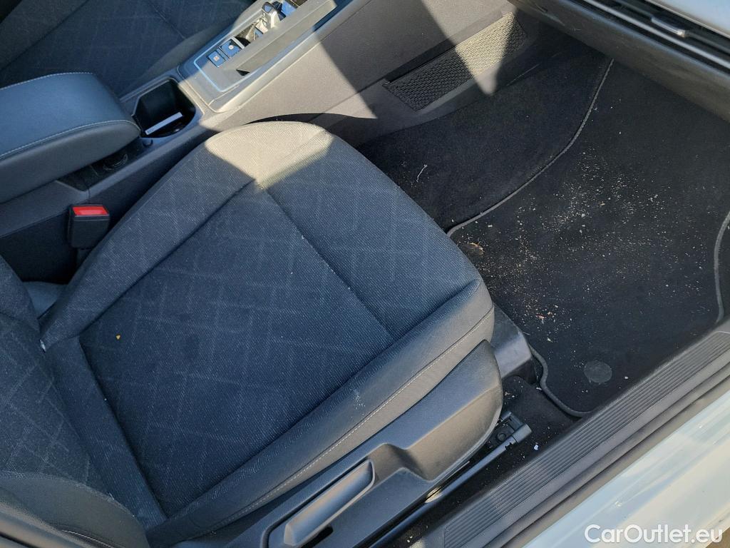  Volkswagen  Golf  VOLKSWAGEN / 2020 / 5P / berlina con portón Life 1.0 eTSI 81kW (110CV) DSG #20