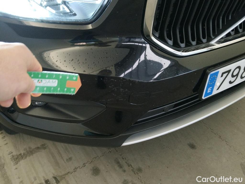  Volvo  XC 40 VOLVO XC40 / 2017 / 5P / todoterreno 2.0 T4 AWD Momentum Auto #4