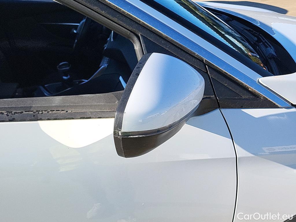  Peugeot  3008 PEUGEOT  / 2016 / 5P / todoterreno 1.5 BlueHDi 96kW (130CV) S&S Active (AC) #29