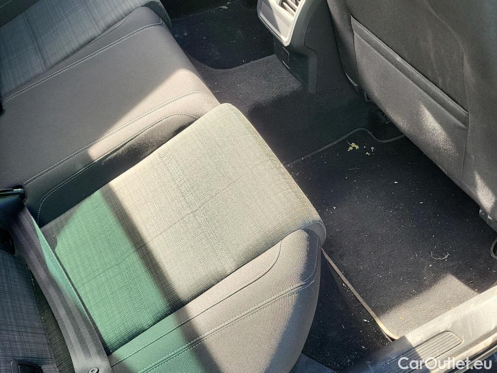  Volkswagen  Passat VOLKSWAGEN  / 2019 / 5P / familiar Variant Executive 2.0 TDI 110kW DSG #24