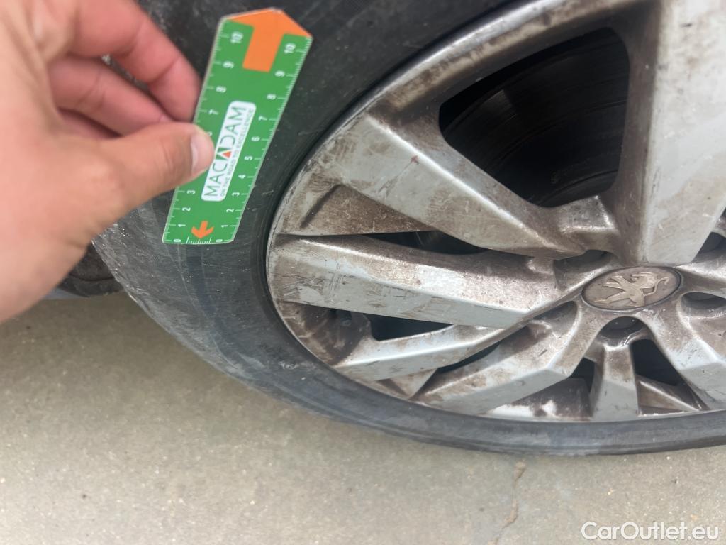  Peugeot  3008 PEUGEOT  / 2020 / 5P / todoterreno 1.5 BlueHDi 96kW (130CV) S&S Active Pack #23