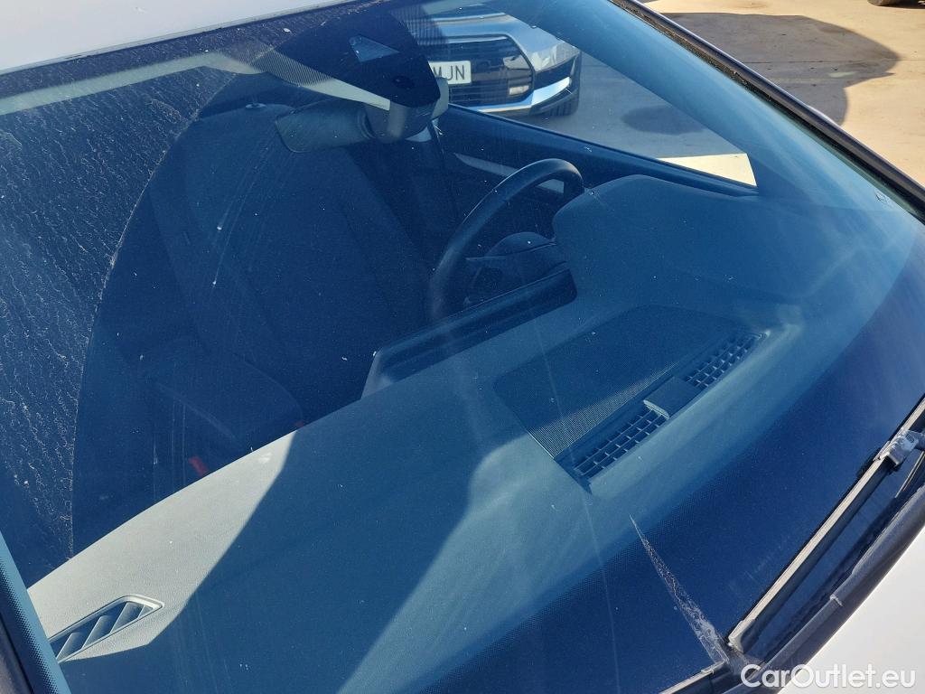  Volkswagen  Golf  VOLKSWAGEN / 2020 / 5P / berlina con portón Life 1.0 eTSI 81kW (110CV) DSG #8