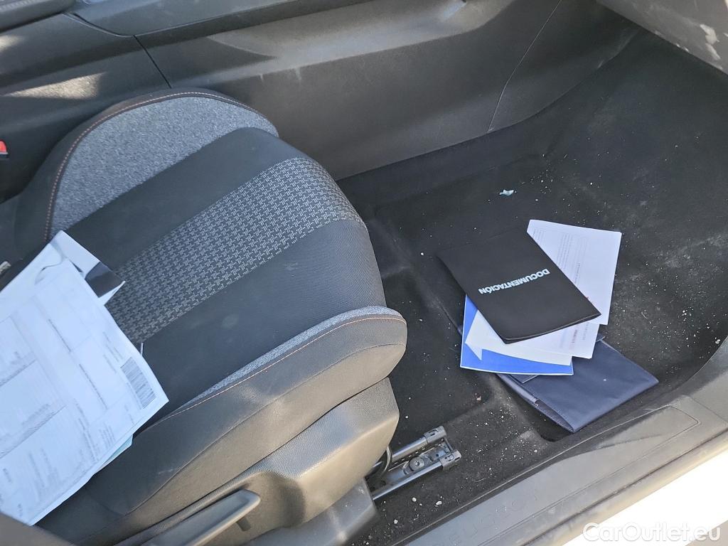  Peugeot  3008 PEUGEOT  / 2016 / 5P / todoterreno 1.5 BlueHDi 96kW (130CV) S&S Active (AC) #21