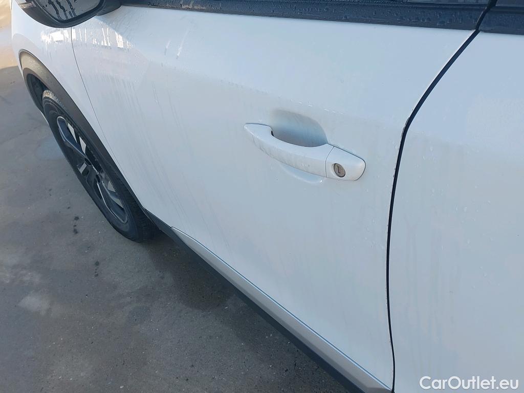  Peugeot  2008 PEUGEOT  / 2019 / 5P / todoterreno Allure BlueHDI 81kW (110CV) #3