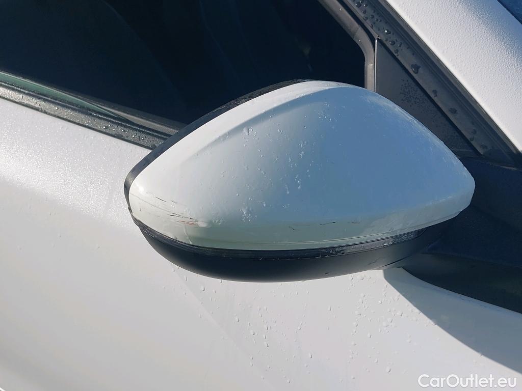  Peugeot  2008 PEUGEOT  / 2019 / 5P / todoterreno Allure BlueHDI 81kW (110CV) #20