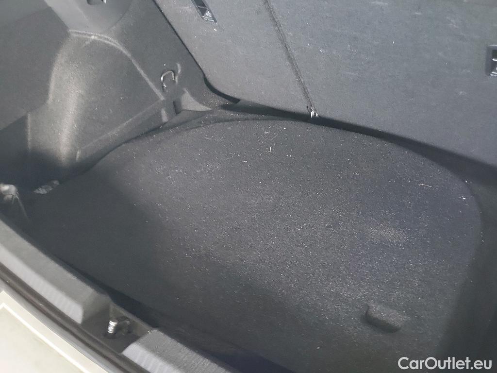  Volkswagen  Golf  VIII Berlina 2.0 TDI 115CV MT6 E6d #13