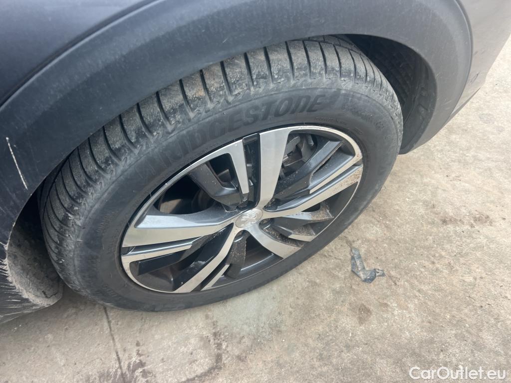  Peugeot  3008 PEUGEOT  Hybrid / 2020 / 5P / todoterreno 225 e-EAT8 Allure #1