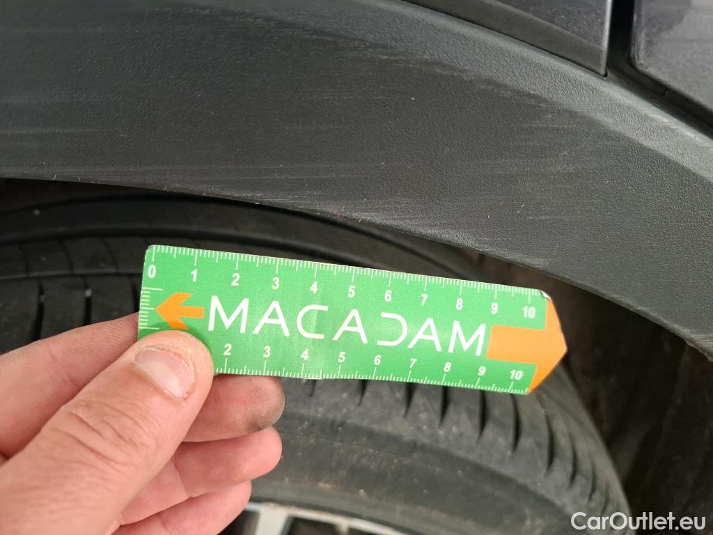  Toyota  C-HR TOYOTA  / 2016 / 5P / SUV 1.8 HYBRIDE 122 DISTINCTIVE #30